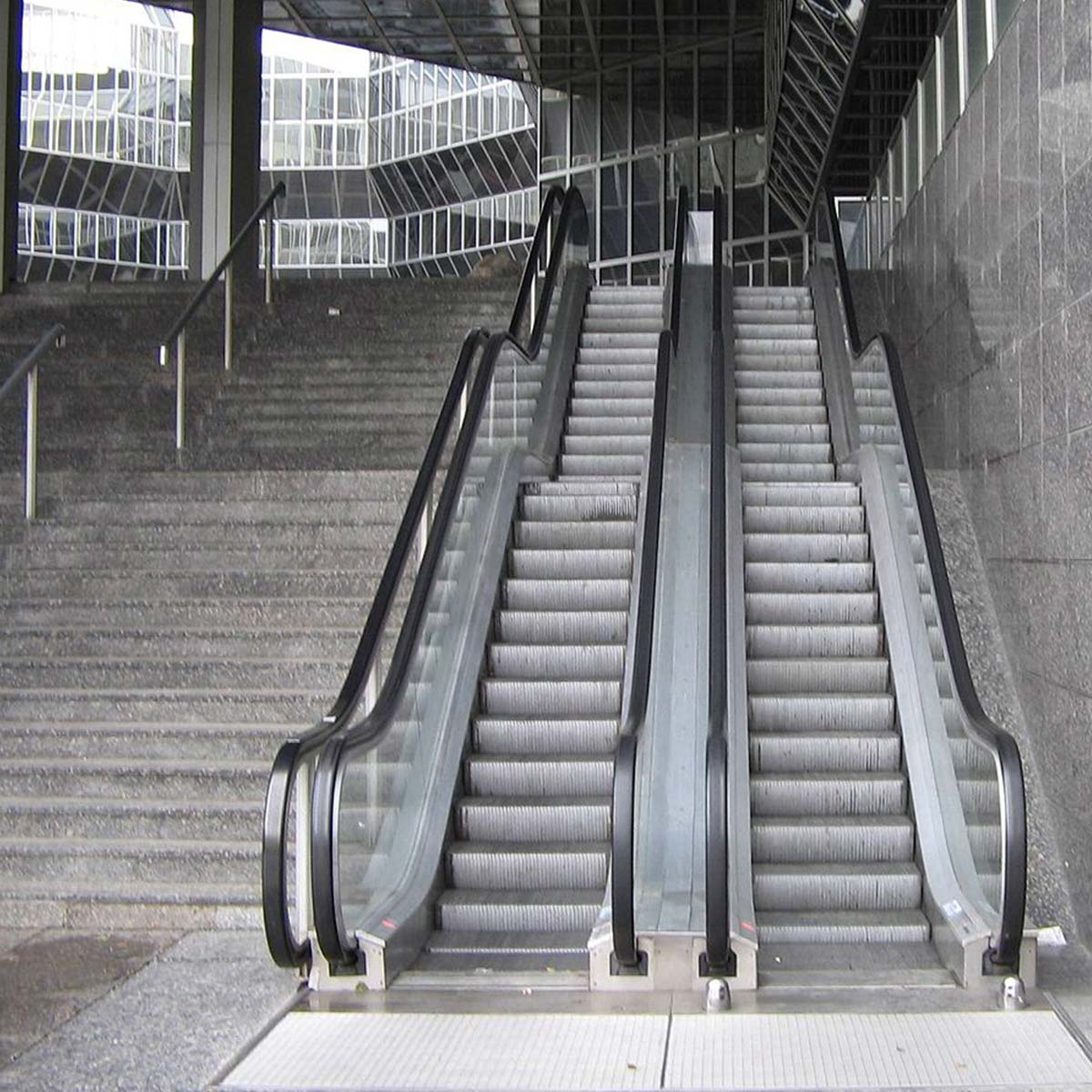 Escalator 01 upaeltd